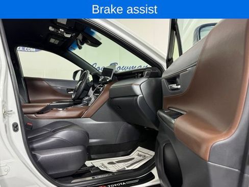 Used 2023 Toyota Venza XLE AWD/4WD image 18