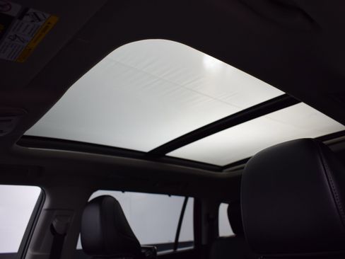 Used 2021 Toyota Highlander Platinum image 32