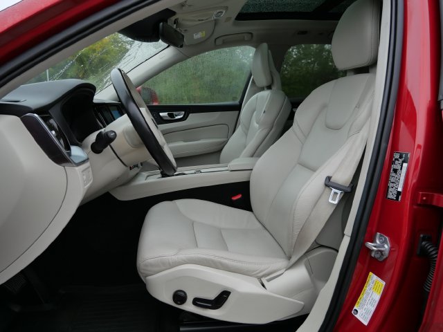 Used 2018 Volvo XC60 T6 Momentum AWD/4WD image 14
