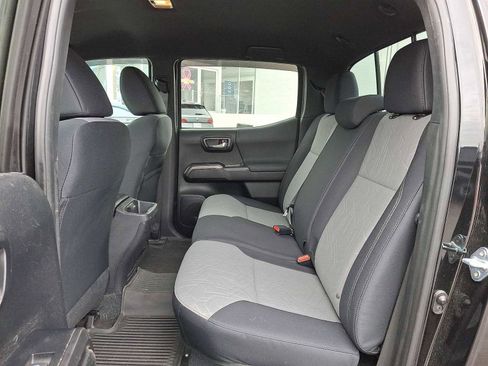 Used 2021 Toyota Tacoma TRD Off-Road image 27