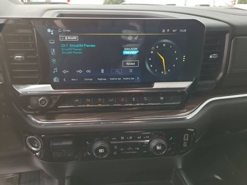 Used 2024 Chevrolet Silverado 1500 LT Trail Boss w/ Convenience Package II image 24