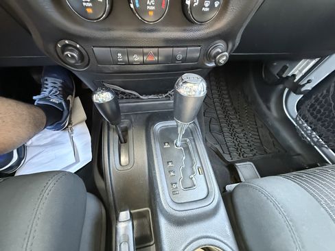 Used 2012 Jeep Wrangler Rubicon w/ PWR Convenience Group image 16