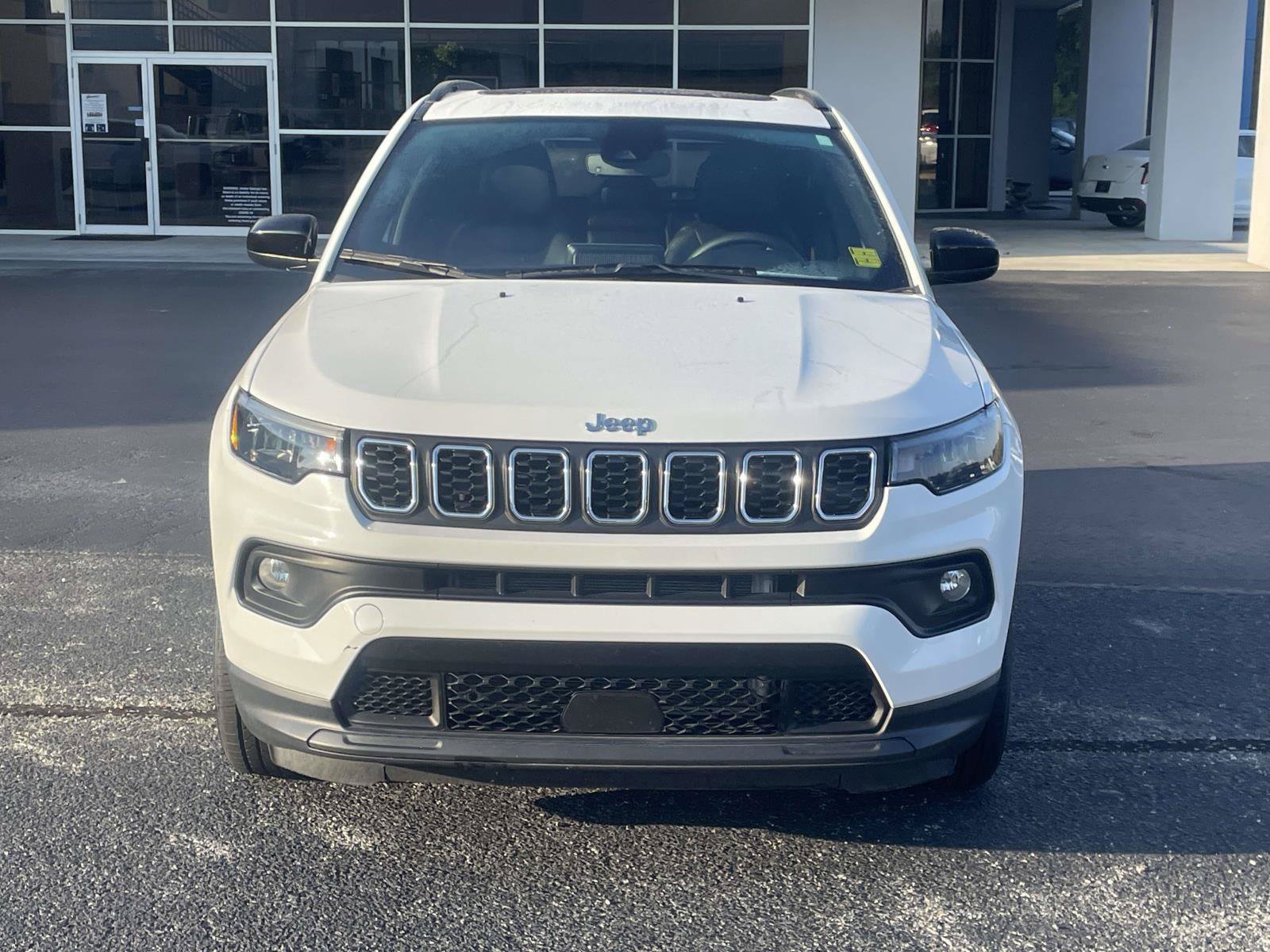 Certified 2025 Jeep Compass Latitude w/ Sun & Sound Group AWD/4WD image 13