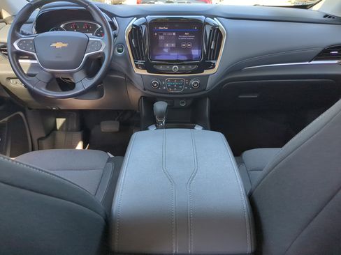 Used 2021 Chevrolet Traverse LT image 14