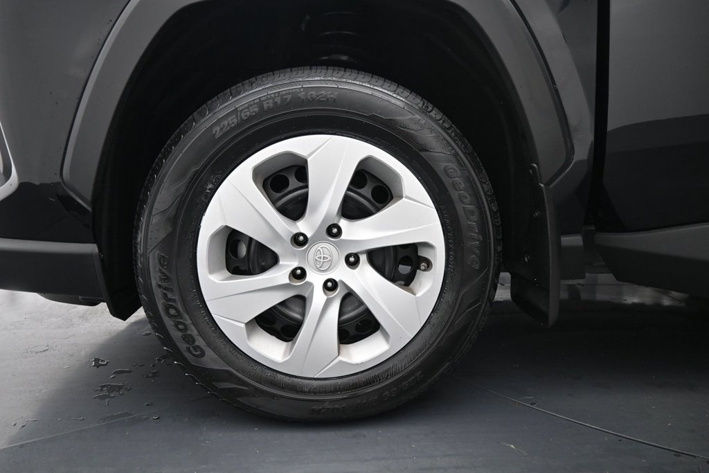 Used 2023 Toyota RAV4 LE AWD/4WD image 18