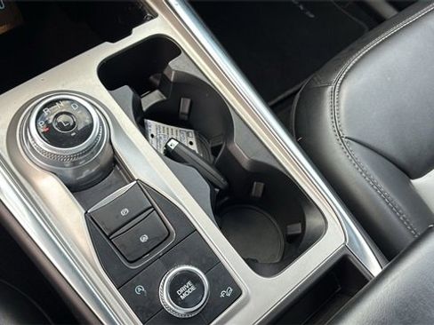 Used 2024 Ford Explorer XLT w/ Equipment Group 202A image 21