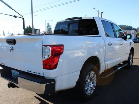 Used 2017 Nissan Titan SV image 6