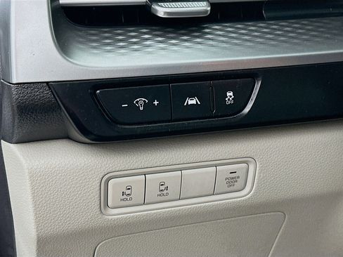 Certified 2024 Kia Carnival LX image 10