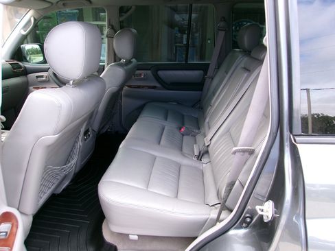 Used 2004 Toyota Land Cruiser image 13