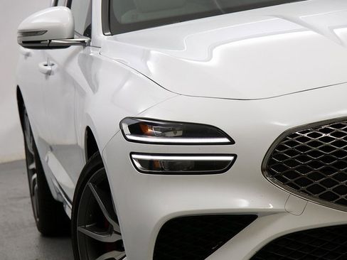 Used 2025 Genesis G70 2.5T image 4