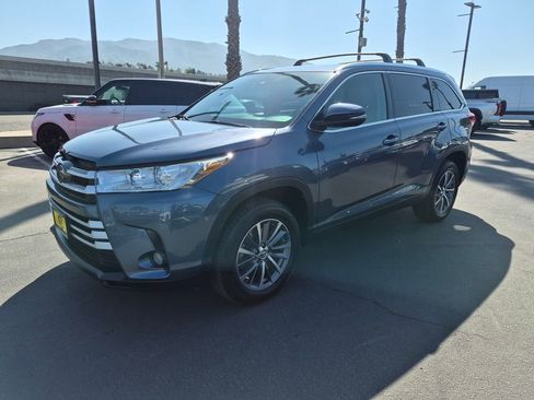Used 2019 Toyota Highlander XLE w/ Carpet Mat Package (TMS) image 3
