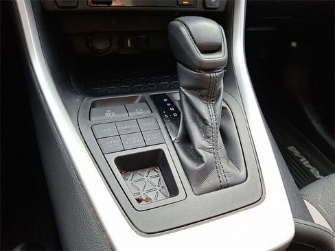 Used 2020 Toyota RAV4 XLE image 14
