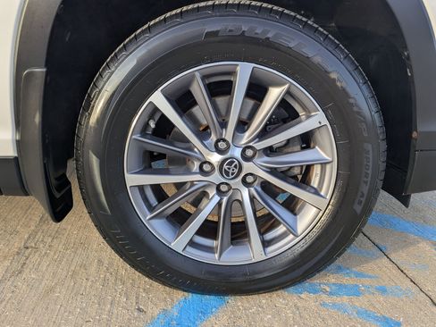 Used 2019 Toyota Highlander XLE image 34