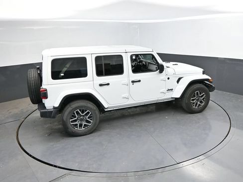 Used 2025 Jeep Wrangler Unlimited Sahara AWD/4WD image 37