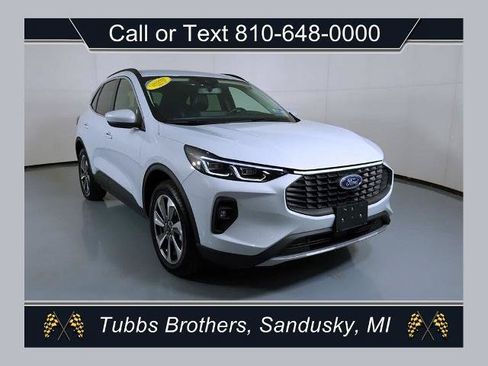 Certified 2025 Ford Escape Platinum AWD/4WD image 1