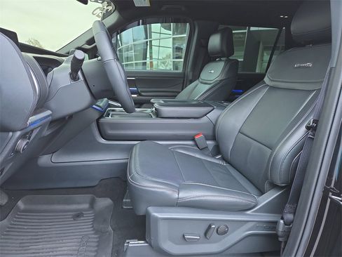 Used 2025 Ford Expedition Platinum w/ Stealth Appearance Package image 10