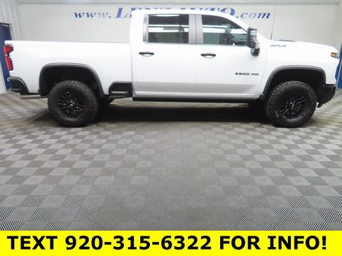 Used 2025 Chevrolet Silverado 2500 ZR2 w/ Technology Package image 2