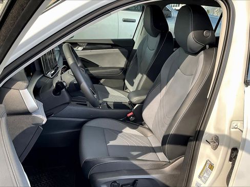 New 2026 Volkswagen Tiguan SE image 9