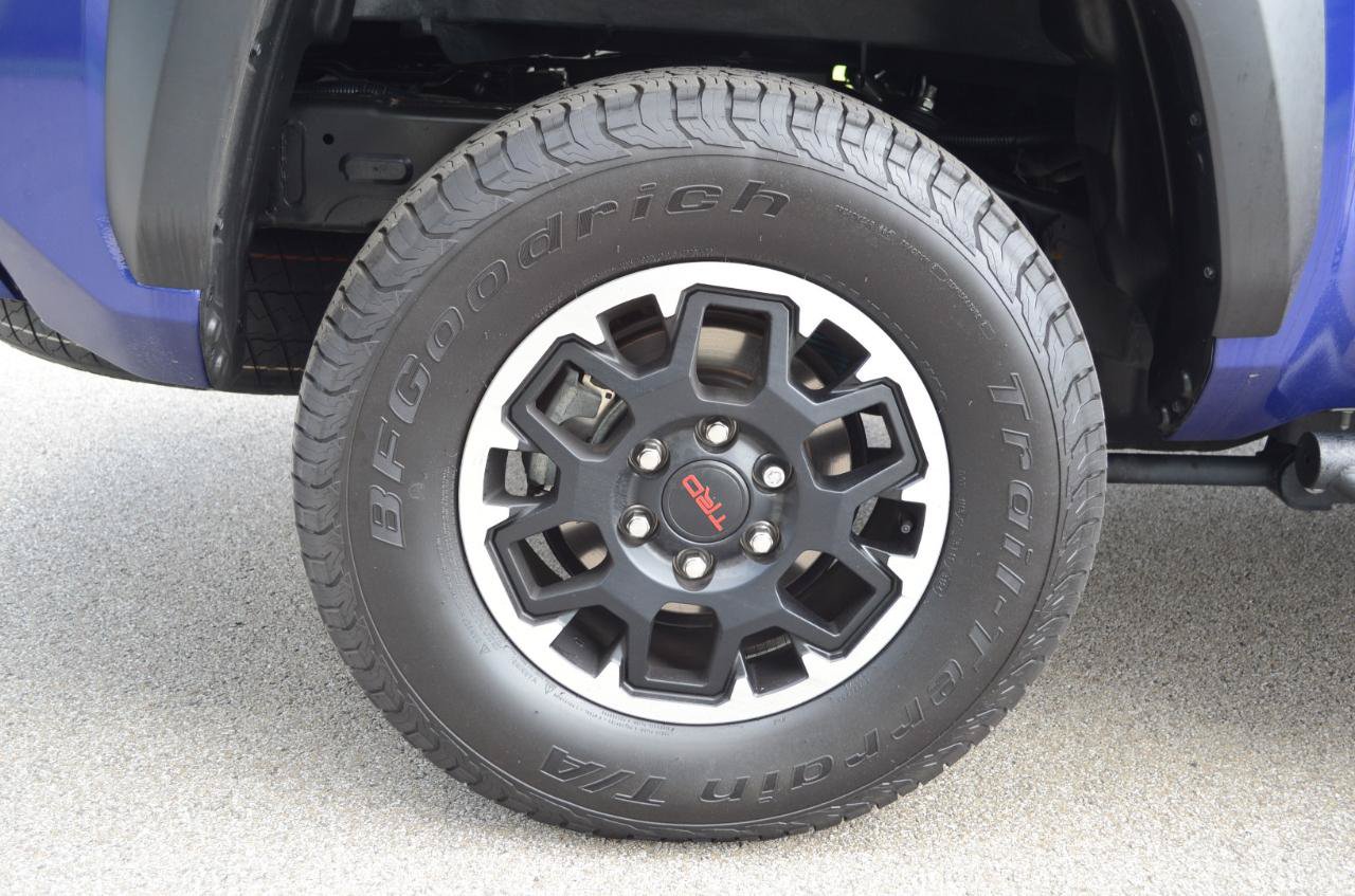 Used 2024 Toyota Tacoma TRD Off-Road w/ TRD Off Road Upgrade Package AWD/4WD image 11