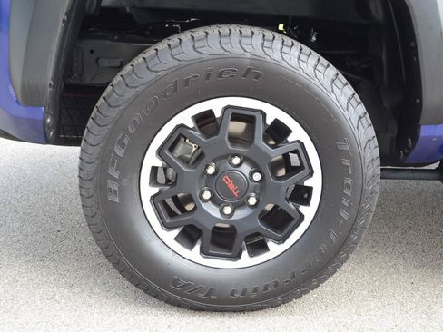 Used 2024 Toyota Tacoma TRD Off-Road w/ TRD Off Road Upgrade Package AWD/4WD image 11