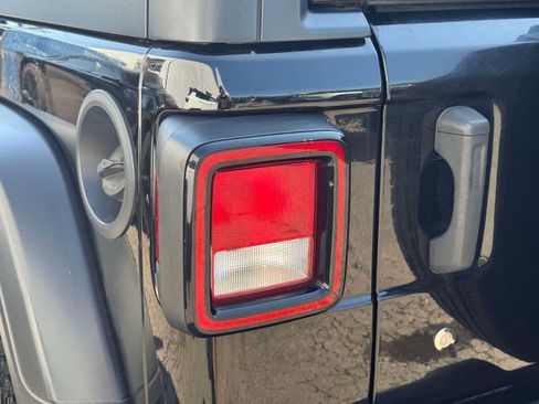 Used 2018 Jeep Wrangler Sport AWD/4WD image 10