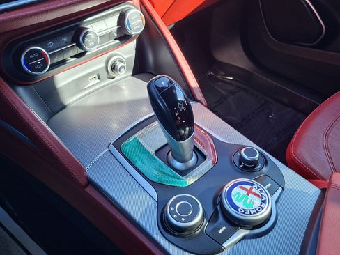 Used 2018 Alfa Romeo Stelvio Ti Sport image 16