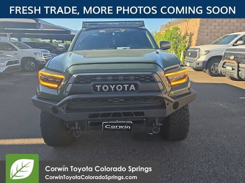 Used 2022 Toyota Tacoma TRD Off-Road w/ Technology Package AWD/4WD image 2