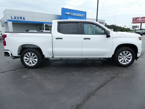 Certified 2020 Chevrolet Silverado 1500 Custom w/ Custom Value Package AWD/4WD image 4