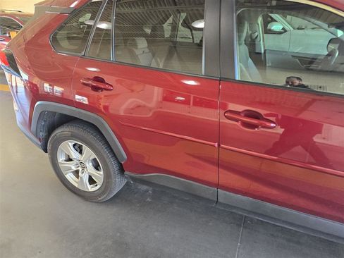 Used 2020 Toyota RAV4 XLE image 5