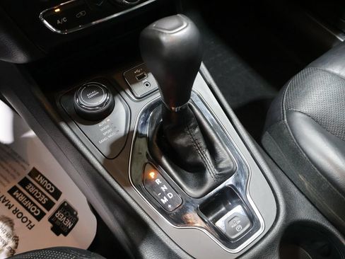Used 2019 Jeep Cherokee Limited AWD/4WD image 37