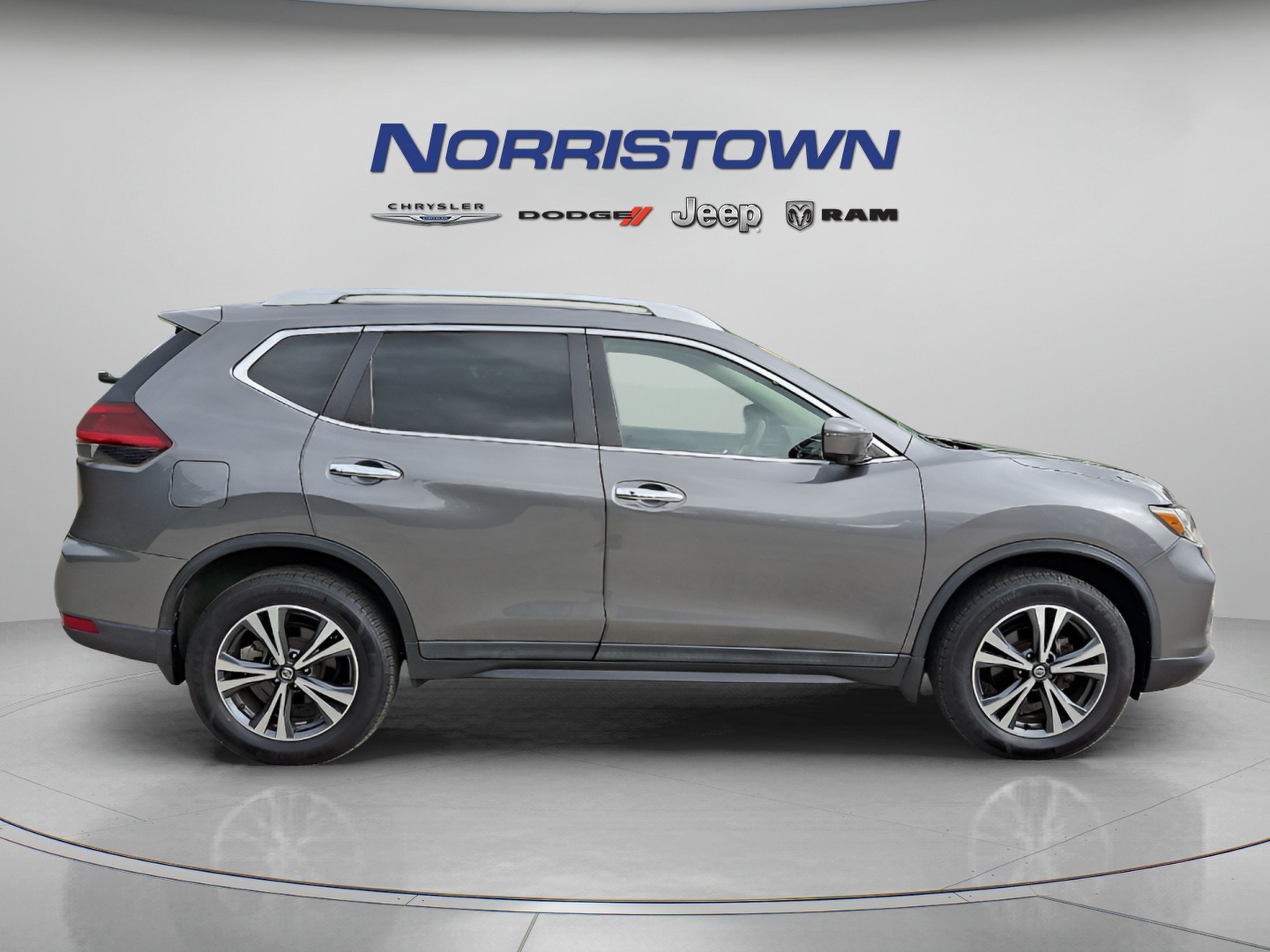 Used 2019 Nissan Rogue SV w/ Premium Package AWD/4WD image 7