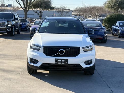 Used 2021 Volvo XC40 T5 R-Design w/ Protection Package Premier image 2