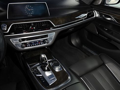Used 2016 BMW 750i xDrive AWD/4WD image 23