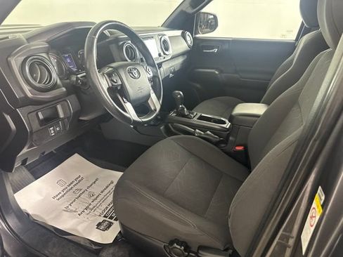 Used 2018 Toyota Tacoma TRD Sport w/ Technology Package AWD/4WD image 15