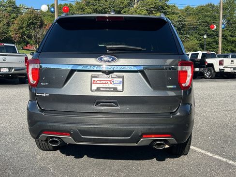 Used 2019 Ford Explorer XLT image 9