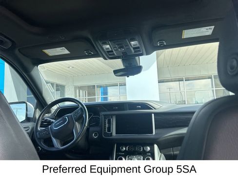 Used 2021 GMC Yukon XL Denali w/ Denali Premium Package AWD/4WD image 13