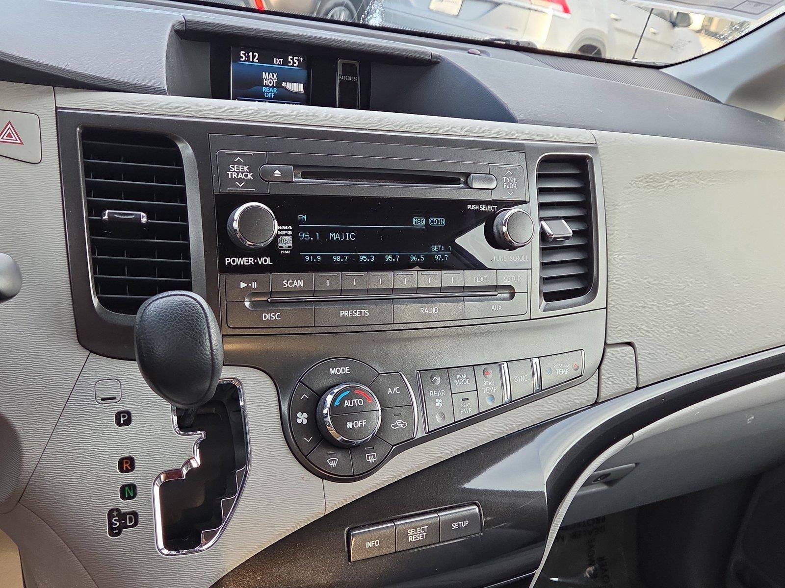 Used 2014 Toyota Sienna LE FWD image 5