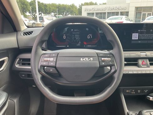 Used 2025 Kia K4 FWD image 24