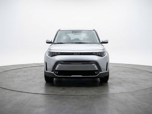 Used 2025 Kia Soul LX w/ LX Technology Package FWD image 2