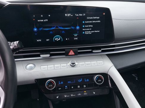 Used 2024 Hyundai Elantra Limited image 23