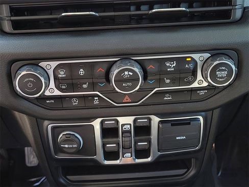 Used 2024 Jeep Wrangler Sport S image 25