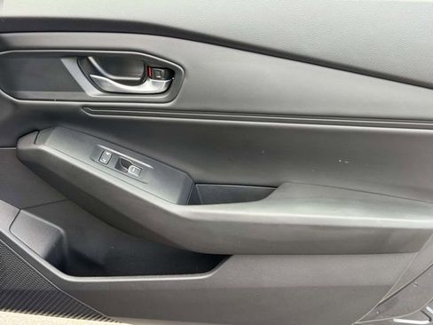 Certified 2025 Honda Accord SE image 6