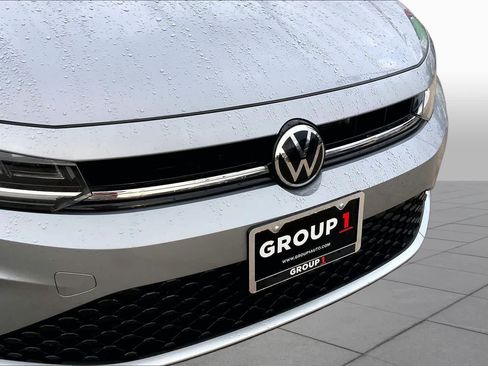 Used 2025 Volkswagen Jetta SE FWD image 30