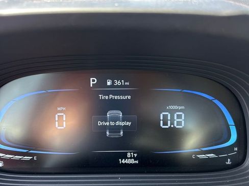 Used 2025 Hyundai Venue SEL image 9