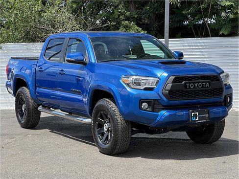 Used 2016 Toyota Tacoma TRD Sport w/ Premium & Technology Package AWD/4WD image 8