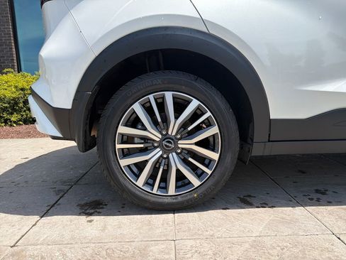 Used 2024 Nissan Kicks SV FWD image 12