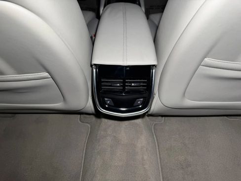 Used 2013 Cadillac XTS Luxury image 20