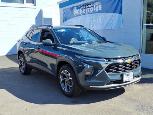 Used 2026 Chevrolet Trax LT FWD image 1