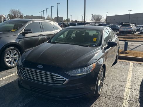 Used 2018 Ford Fusion SE image 1
