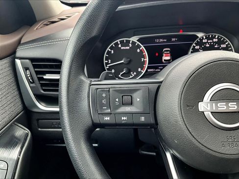 Used 2023 Nissan Rogue S image 22